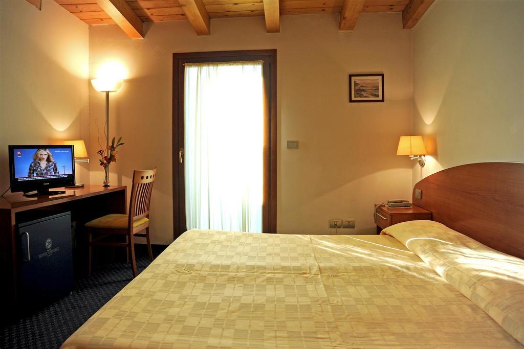 Hotel Vittoria San Giórgio di Nogaro Habitación foto